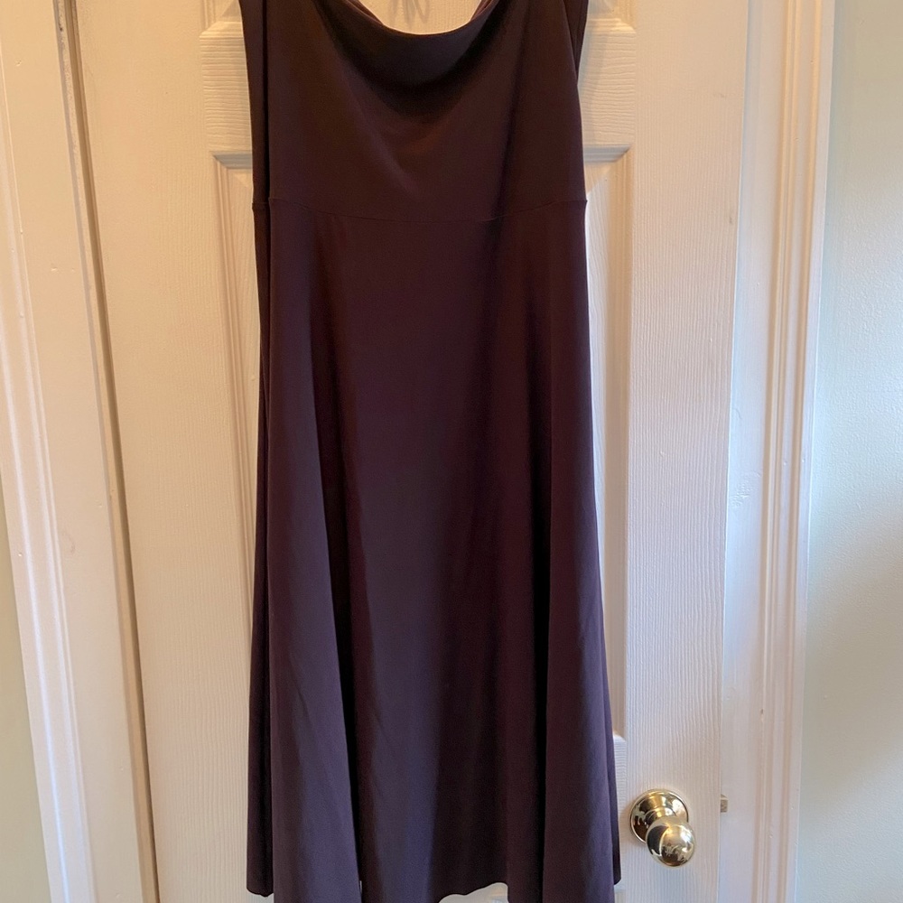 Burgundy Simpli skirt with wide waist band.